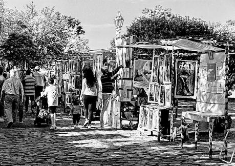 Exhibición de pinturas en el Paseo de la Recoleta