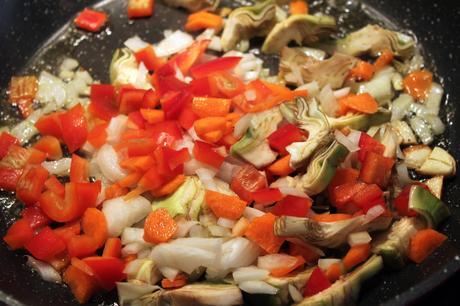 arroz de verduras sofriendo verduras