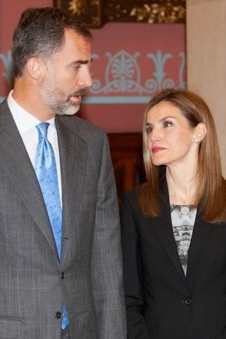 Dña. Letizia repite  look oscuro en la RAE