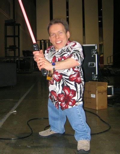 Warwick Davis (Willow) nuevo fichaje de  'Star Wars: Episodio VII'  Video incluido!!