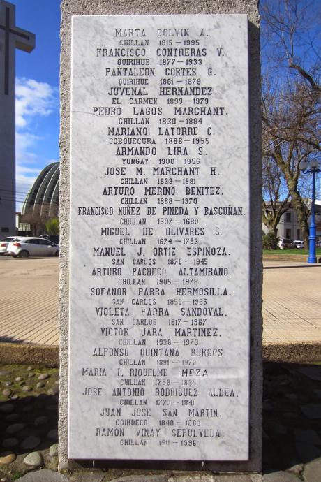 Memorial con listado de Ciudadanos Ilustres nacidos en la Provincia:  Chillán, Capital Histórica y Cultural de Chile