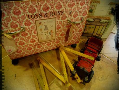 un cajón encontrado en la basura