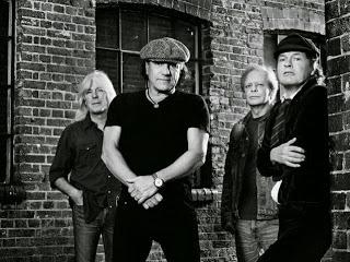 El baterista Phil Rudd no aparece en la nueva foto promocional de AC/DC
