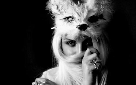 De tonta no tiene un pelo