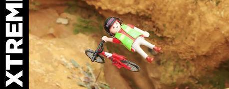 Descenso extremo de un playmobil en una MTB (vídeo)