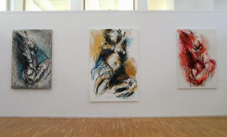 Exposición Movimiento con algunas de las pinturas de Annette Schock, en Villanueva de la Cañada, Madrid