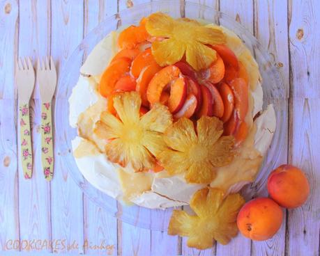 PAVLOVA DE LIMÓN, ALBARICOQUE Y PIÑA