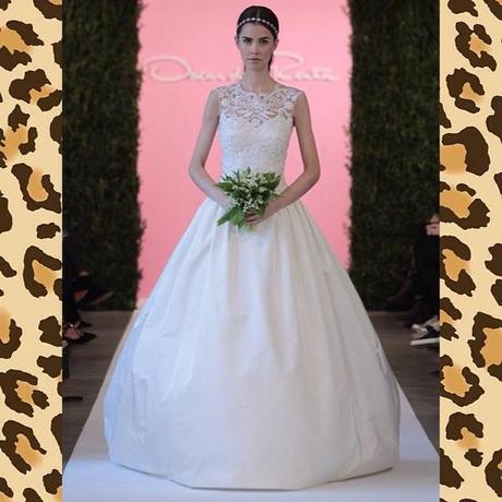 Smashing And lovely dress from #OscardelaRenta 2015 #Bridal #Collection #moda #fashion #design #diseño #Ny #jj #ootd #lookandfashion #Aloastyle #AloastyleMagazine