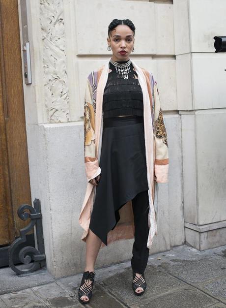 ROBERT VUELVE A SONREIR ( Hola ) Tahliah Barnett