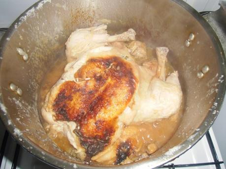 Pollo asado en olla a presión en salsa