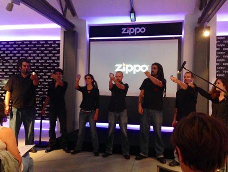 Original inicio de la presentación de Zippo en España 