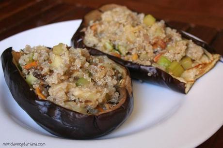 Berenjenas rellenas de quinoa, verduras y setas