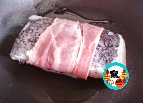 Merluza con setas y beicon