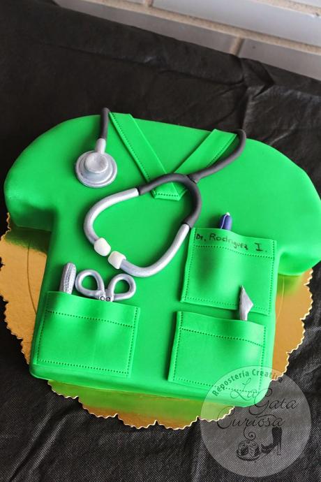 TARTA FONDANT CAMISETA MEDICO PARA ALBERTO