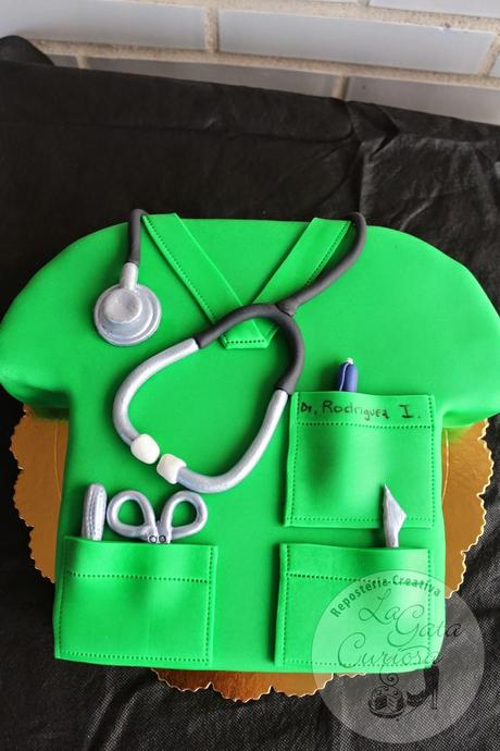 TARTA FONDANT CAMISETA MEDICO PARA ALBERTO