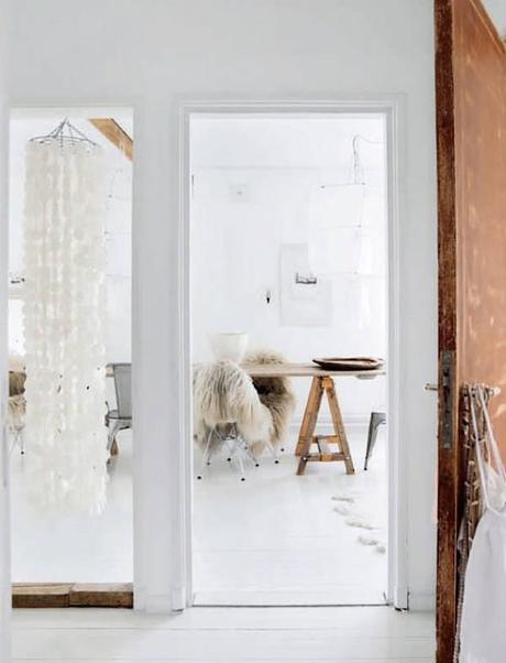 CASA ESCANDINAVA CON TEXTURAS NATURALES -SCANDINAVIAN HOUSE WITH NATURAL TEXTURES