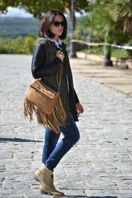 Look: Parka + camisa blanca + botines Look: Parka + camisa blanca + botines