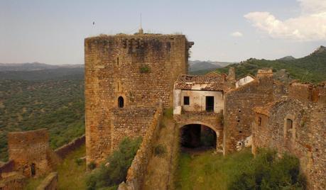 Colaboraciones de Extremadura, caminos de cultura: Castillo de Azagala, en Alburquerque, en Castillosnet