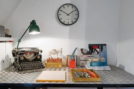 ventanas en el techo muebles de madera usada mobiliario accesorios vintage estilo vintage industrial estilo nórdico escandinavo estilo moderno estilo ecléctico decoración interiores decoración áticos blog decoración nórdica 50 m² eclécticos y modernos para chicos 