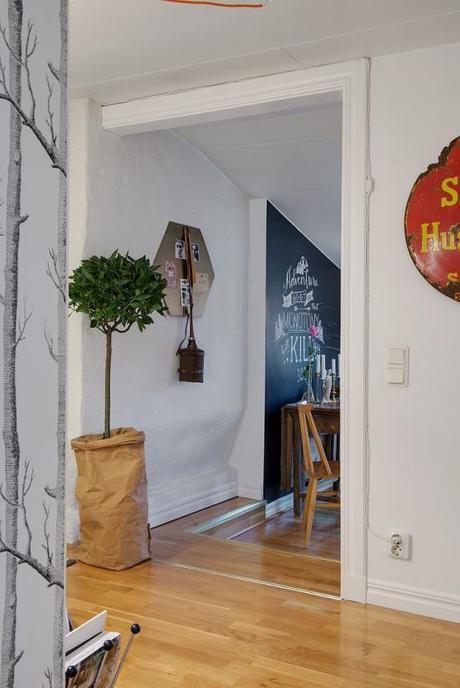 ventanas en el techo muebles de madera usada mobiliario accesorios vintage estilo vintage industrial estilo nórdico escandinavo estilo moderno estilo ecléctico decoración interiores decoración áticos blog decoración nórdica 50 m² eclécticos y modernos para chicos 