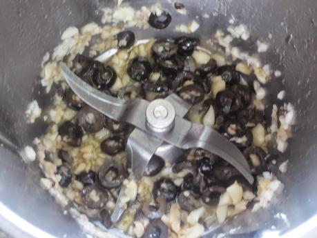 Espaguetis de calabacín a la putanesca