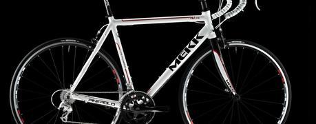 Mekk Pinerolo AL ZR, una buena opción a costo razonable de una bicicleta para carretera de introducción