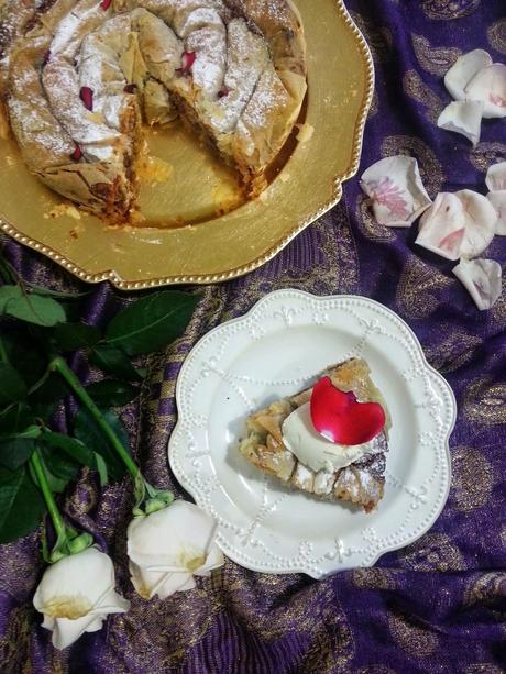 SERPIENTE DE FRANGIPANE, PISTACHOS Y AGUA DE ROSAS