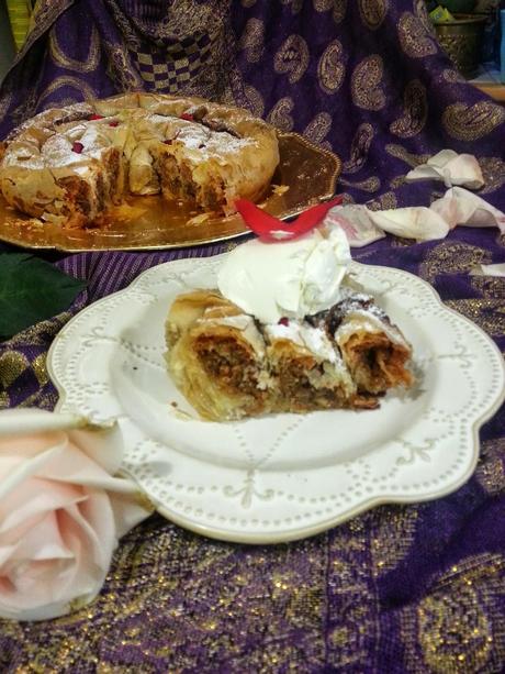 SERPIENTE DE FRANGIPANE, PISTACHOS Y AGUA DE ROSAS