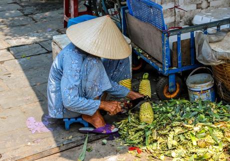 Pelando piñas, Hoi An