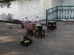 Puesto de coco en la calle