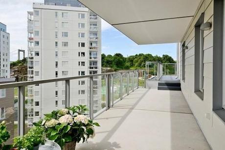 Terrazas en los pisos nórdicos pisos y áticos en países nórdicos grandes terrazas decoración encimera de mármol de Carrara diseño de exteriores blog estilo nordico escandinavo blog decoracion interiores balcones y terrazas diseño armarios con puertas correderas 