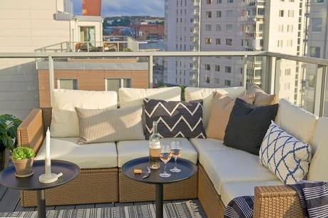 Terrazas en los pisos nórdicos pisos y áticos en países nórdicos grandes terrazas decoración encimera de mármol de Carrara diseño de exteriores blog estilo nordico escandinavo blog decoracion interiores balcones y terrazas diseño armarios con puertas correderas 