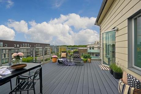 Terrazas en los pisos nórdicos pisos y áticos en países nórdicos grandes terrazas decoración encimera de mármol de Carrara diseño de exteriores blog estilo nordico escandinavo blog decoracion interiores balcones y terrazas diseño armarios con puertas correderas 