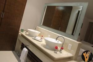 Isla Mujeres Palace: Tu Lugar Reservado en el Paraíso Moderno y amplio