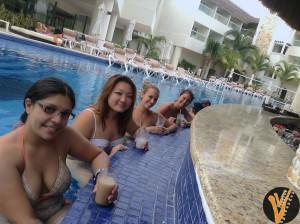 Isla Mujeres Palace: Tu Lugar Reservado en el Paraíso A la orilla de la alberca