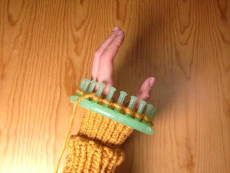 loom knitting gloves mittens