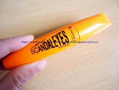 Máscara de pestañas RIMMEL LONDON SCANDALEYES