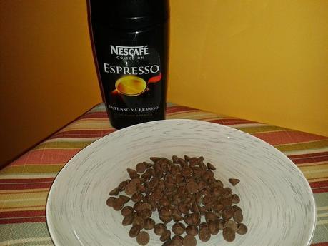 nescafe y pepitas de chocolate