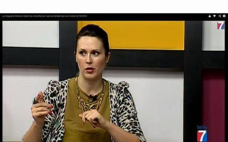 Bloguera de moda en televisión hablando del desfile de peio duran