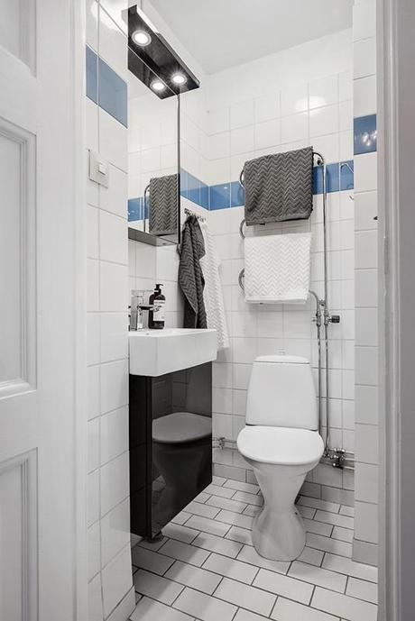 Piso pequeño con paredes grises pisos pequeños distribución Piso pequeño con paredes grises paredes grises estilo nórdico estilo nórdico escandinavo diseño interiores pequeños decoración mini pisos decoración espacios pequeños decoración en gris y negro blog decoracion interiores