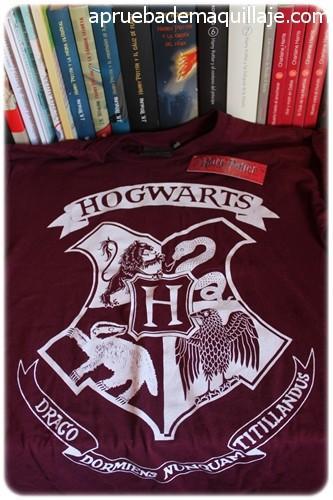 Camiseta escudo Hogwarts de la colección Harry Potter de Primark