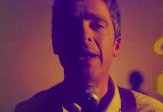 Noel Gallagher presenta vídeo para 'In the Heat of the Moment'