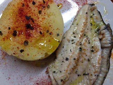Rodaballo a la plancha con puré de patata.