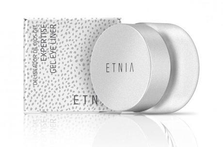 Delineador de ojos en gel de la nueva colección de Etnia Cosmetics, Antarctic