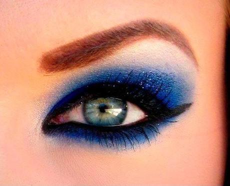 MAQUILLAJE AHUMADO AZUL TENDENCIA INVERNAL