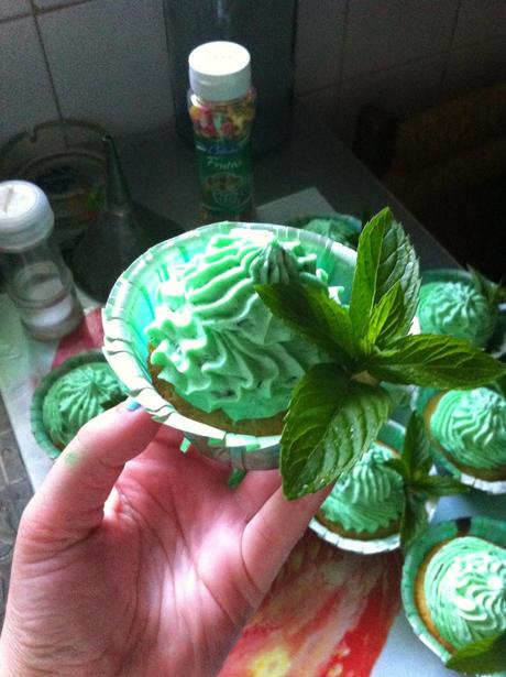 CUPCAKES DE MOJITO Y GROSELLA