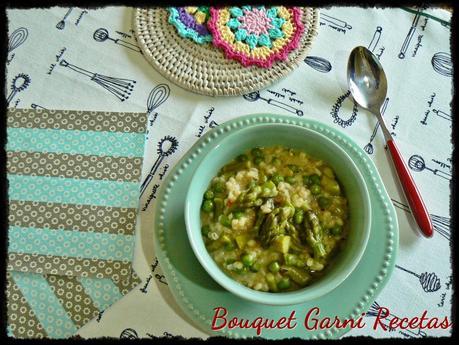 Risotto de cebada, espárragos y arvejas.