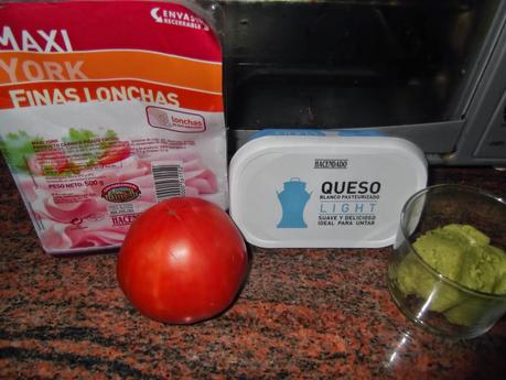 ROLLITOS DE JAMÓN YORK CON GUACAMOLE