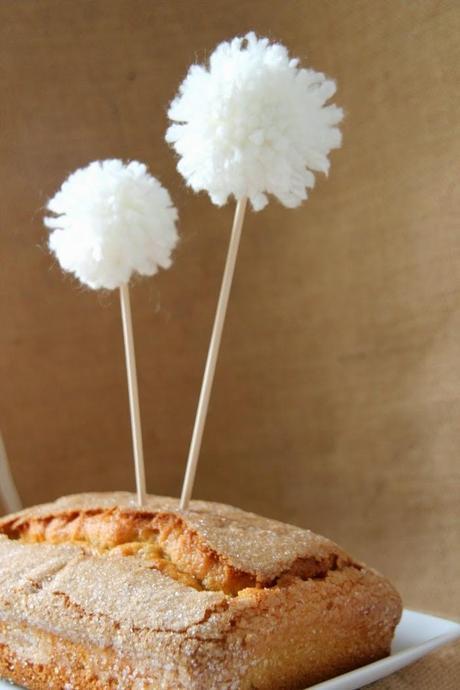 finde frugal: cake toppers con pompones