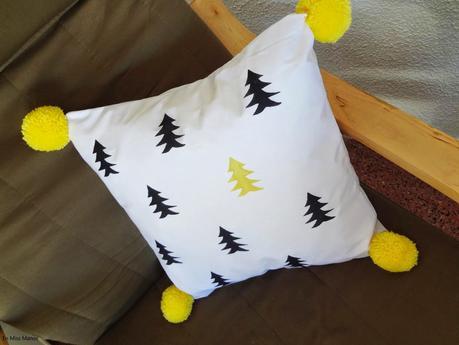 Cojines con pompones Cojines con pompones